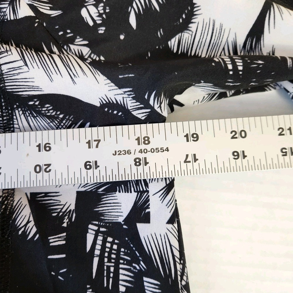 Fabletics Diana Bomber Jacket Womens Small Black & White Malibu Leaf Print Top - Picture 14 of 16